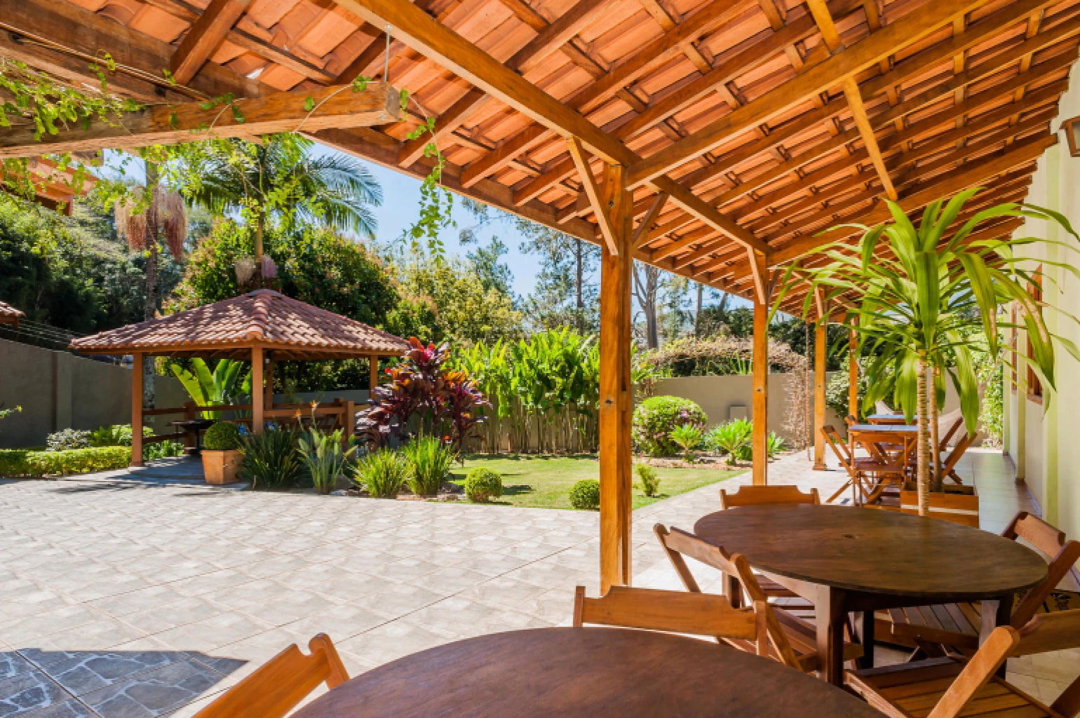 Airbnb dévoile une sélection de villas, chalets et maisons de plage pour l'été