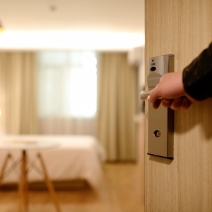 Partenariat entre Booking.com et le service de transport Grab