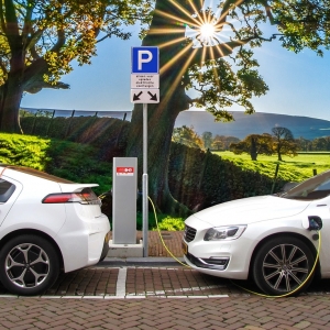 Uber investit dans des bornes de recharge électriques à Londres