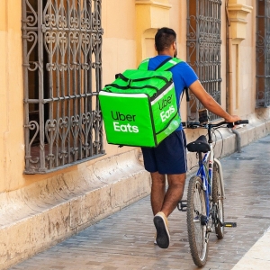 1 000 magasins Carrefour référencés sur Uber Eats en 2021