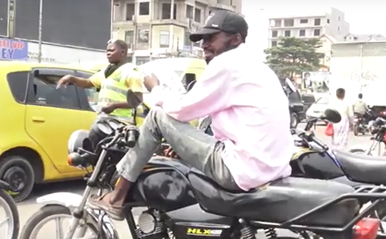 Casque et immatriculation obligatoires pour les motos-taxis en RDC