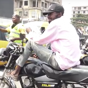 Casque et immatriculation obligatoires pour les motos-taxis en RDC