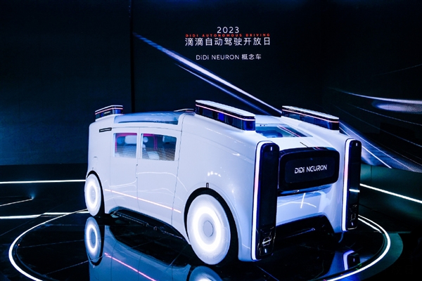 Didi Chuxing dévoile son prototype de robotaxis minibus avec bras robotisé et système Lidar