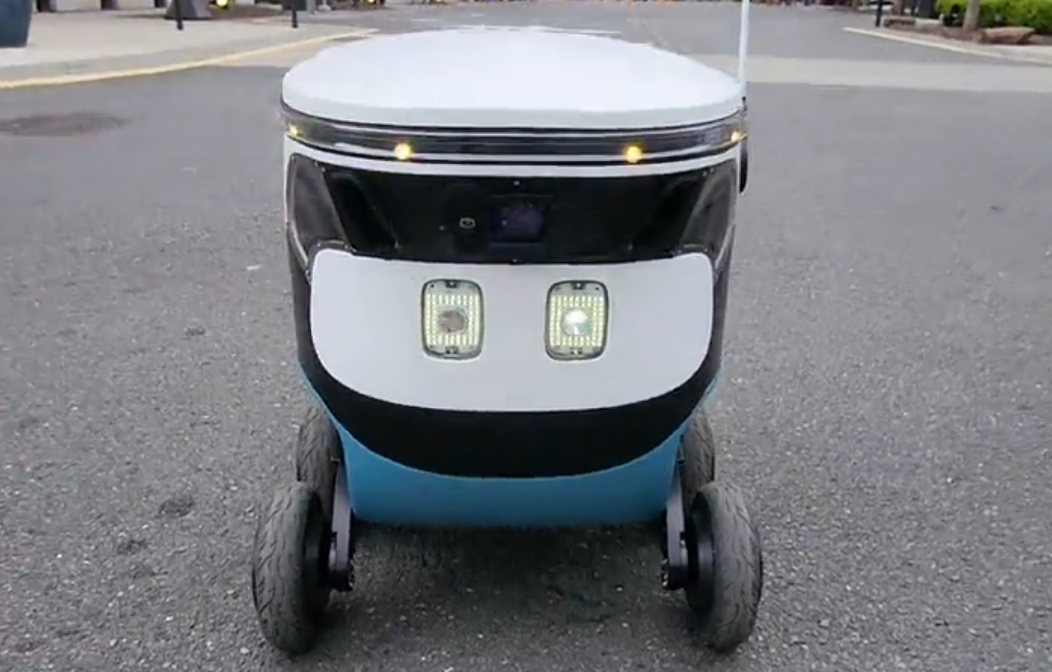 Uber et Cartken testent des robots de livraison autonomes à Fairfax
