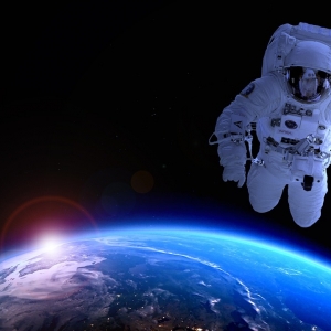 Interférence cosmique : Un taxi argentin fait un détour par l'espace et interrompt des cosmonautes en pleine sortie spatiale