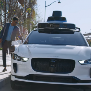 Uber et Waymo s'associent pour intégrer des robotaxis à l'application de transport