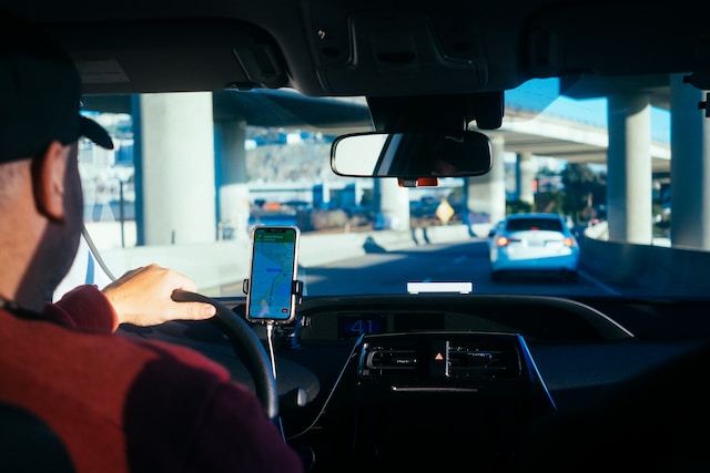 Chauffeurs de Taxi et Uber : vers un dialogue sur la concurrence