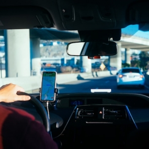 Chauffeurs de Taxi et Uber : vers un dialogue sur la concurrence